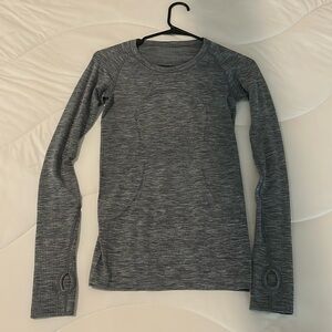 Lululemon light weight athletic long sleeve top